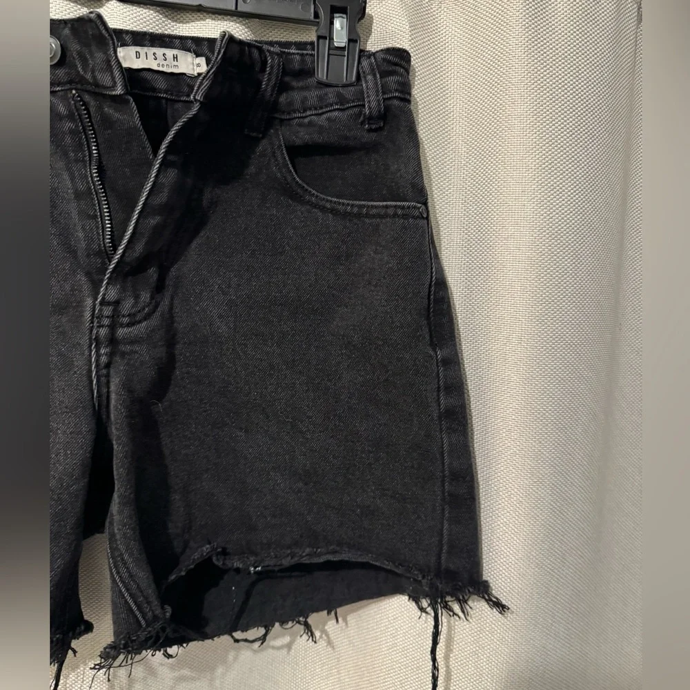 DISSH Black Frayed Denim Mom Jean Shorts Size 8 - Picture 2 of 5